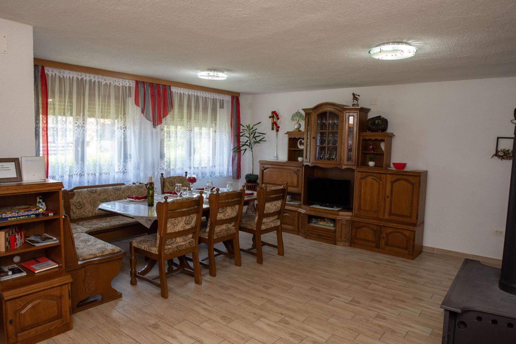 Villa Kuca Za Odmor Boki Gospić Exterior foto