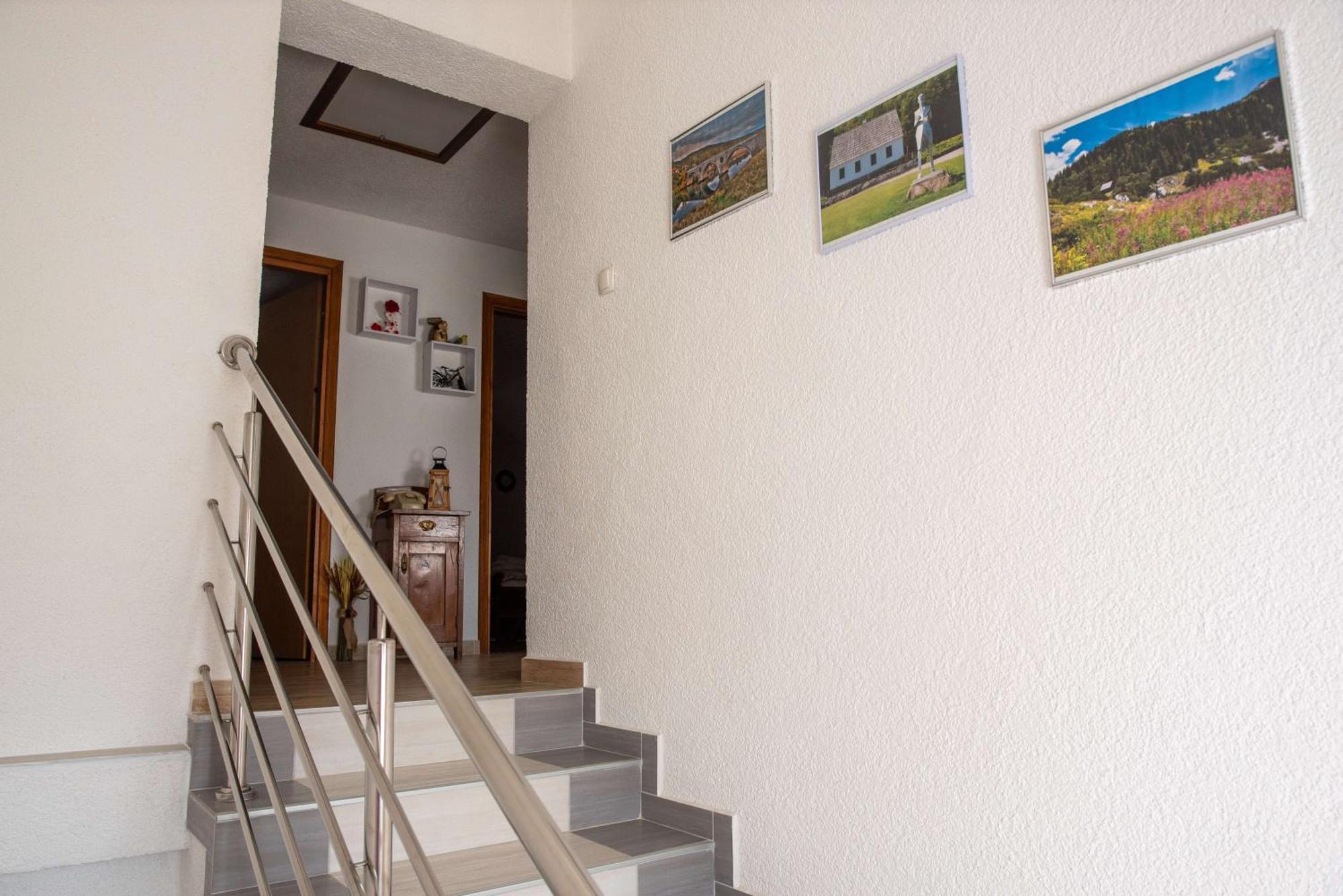 Villa Kuca Za Odmor Boki Gospić Exterior foto